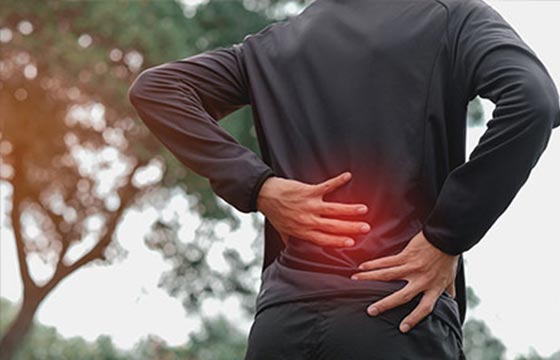 Bolesť chrbta a stuhnutosť v dolnej časti chrbtice 